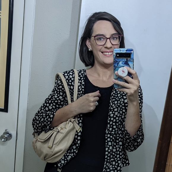 Meet your Posher, Aurora - Picture 5 of 15